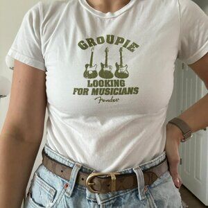 Hard rock cafe fender groupie looking for musician T-shirt vintage concert tee